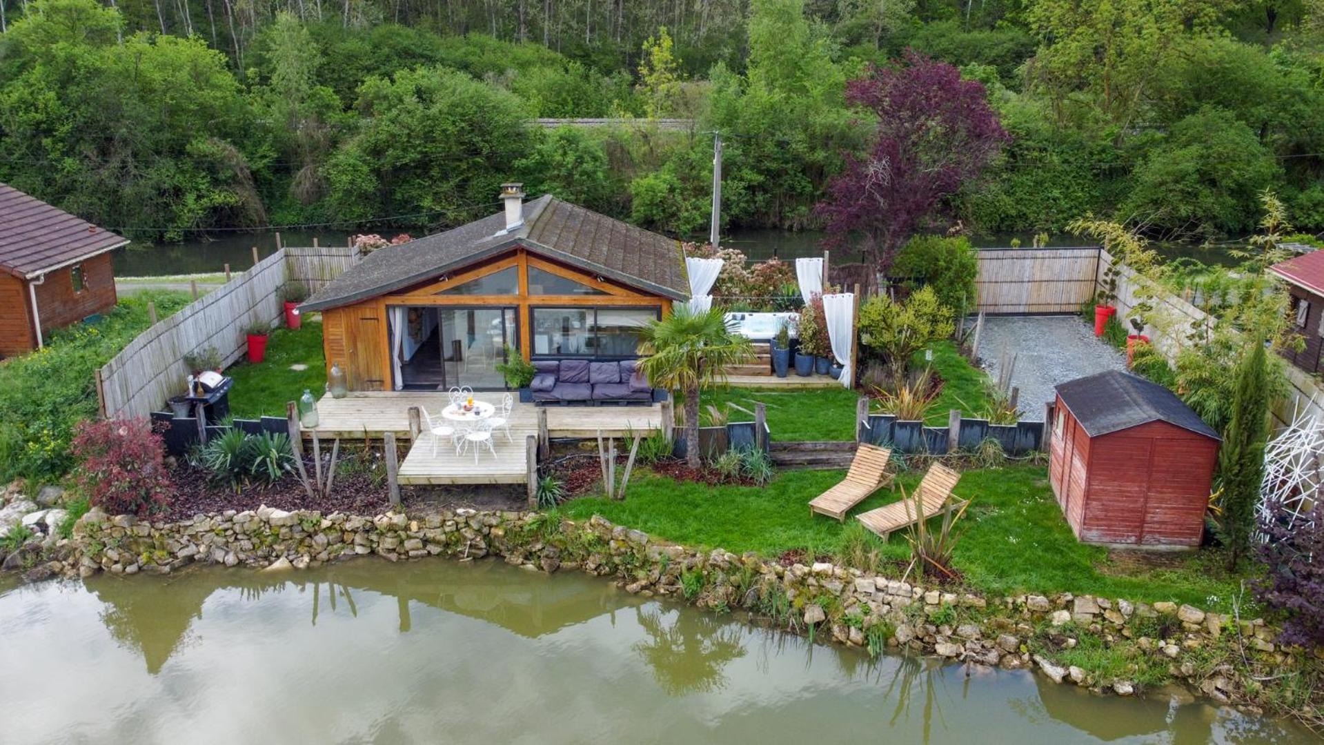 Kaebane 85, Avec Au Bord De L'eau * Prouilly